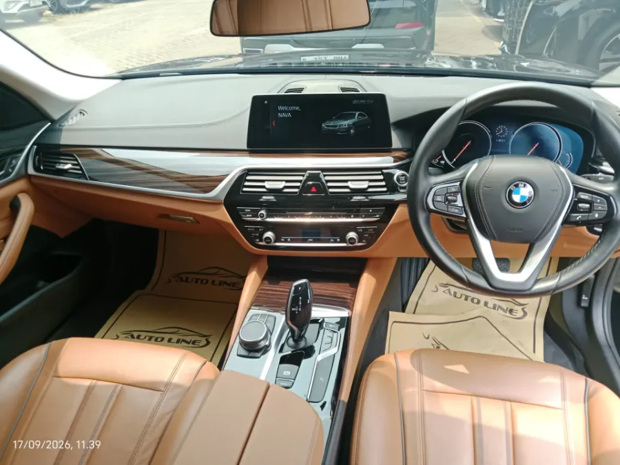 Foto Mobil Bekas Dashboard BMW 520i 2.0 tahun 2018
