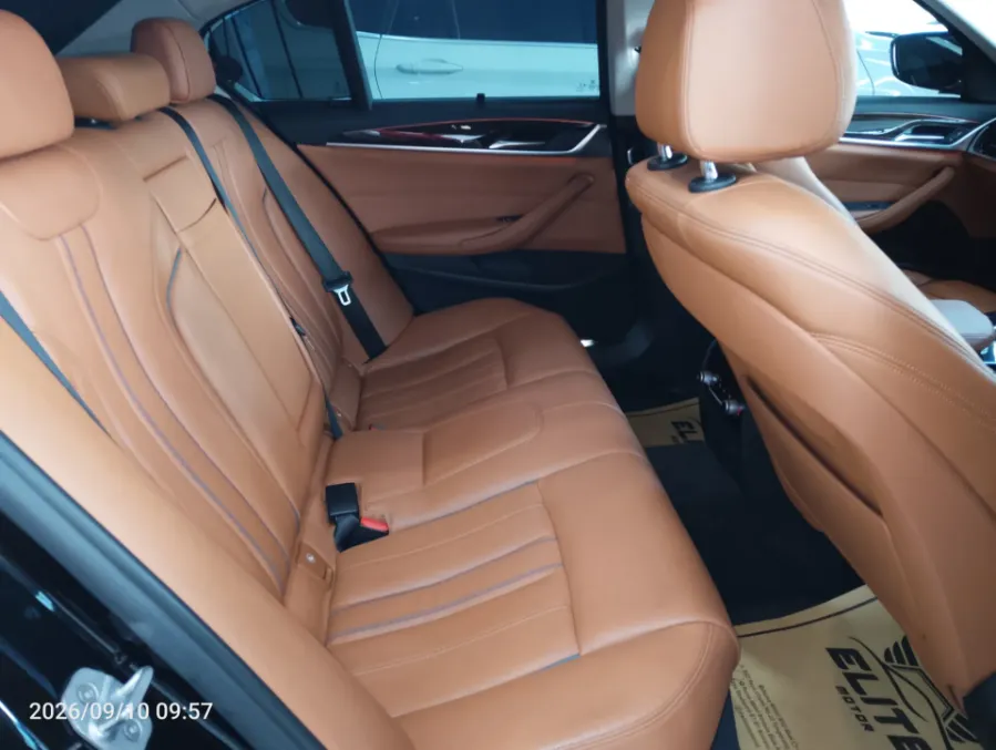 Foto Mobil Bekas Kabin Belakang BMW 520i 2.0 tahun 2018