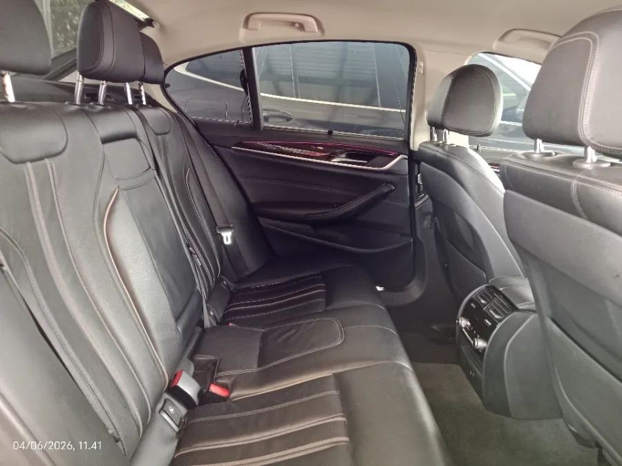 Foto Mobil Bekas Kabin Belakang BMW 520i 2.0 tahun 2018