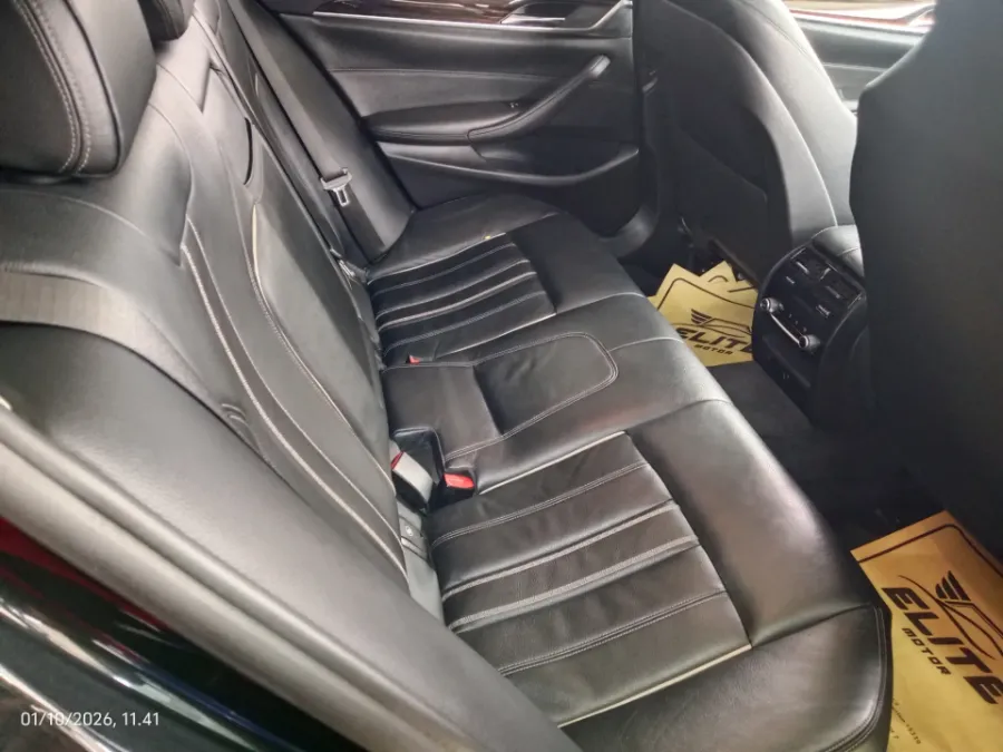 Foto Mobil Bekas Kabin Belakang BMW 520i 2.0 tahun 2018