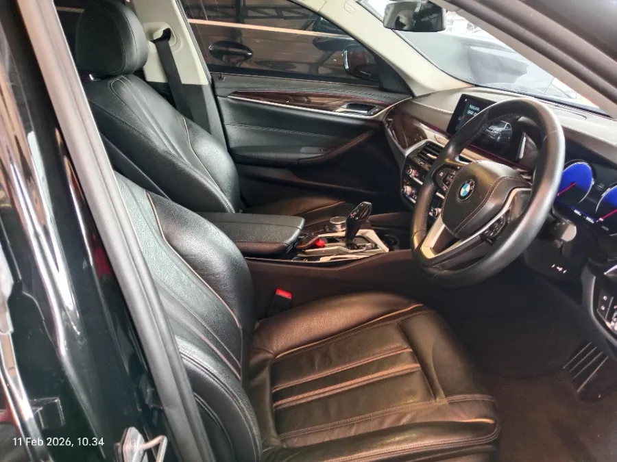Foto Mobil Bekas Kabin Depan BMW 520i 2.0 tahun 2018
