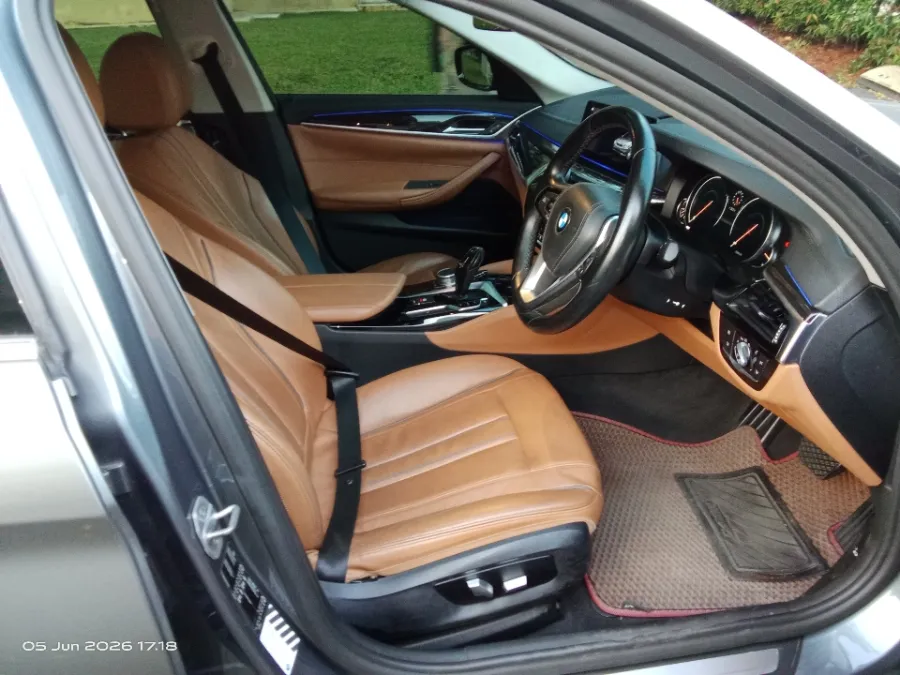 Foto Mobil Bekas Kabin Depan BMW 520i 2.0 tahun 2018