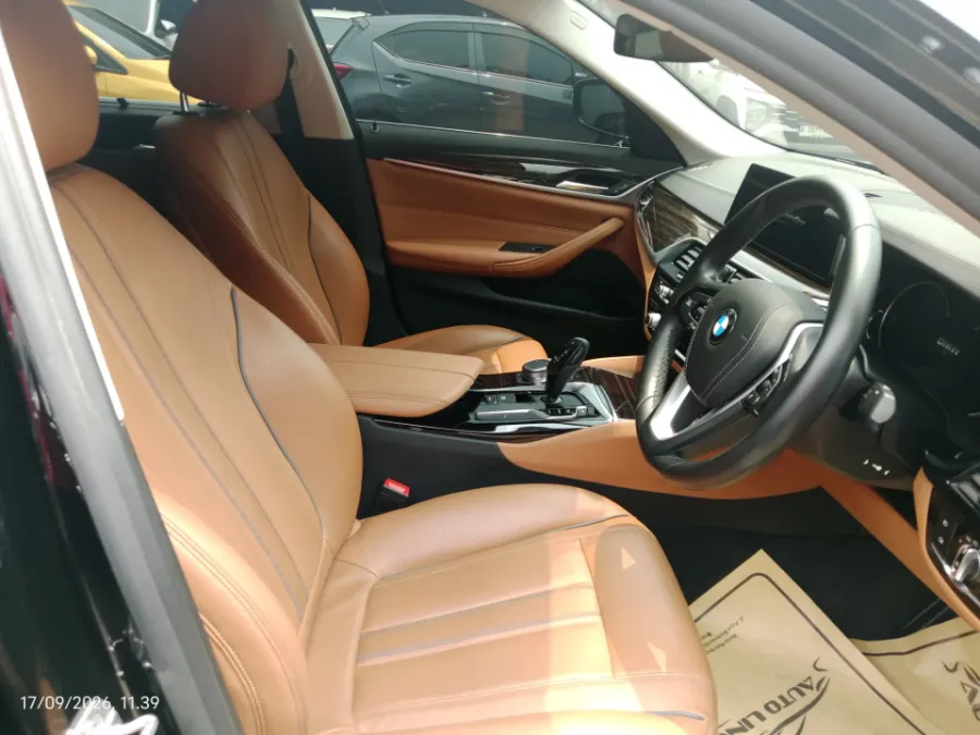 Foto Mobil Bekas Kabin Depan BMW 520i 2.0 tahun 2018