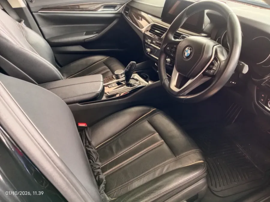 Foto Mobil Bekas Kabin Depan BMW 520i 2.0 tahun 2018
