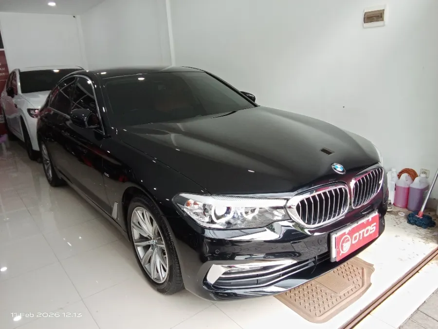 Foto Mobil Bekas Kanan Depan BMW 520i 2.0 tahun 2018