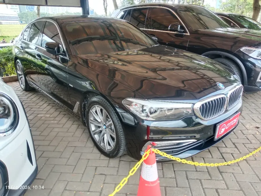 Foto Mobil Bekas Kanan Depan BMW 520i 2.0 tahun 2018