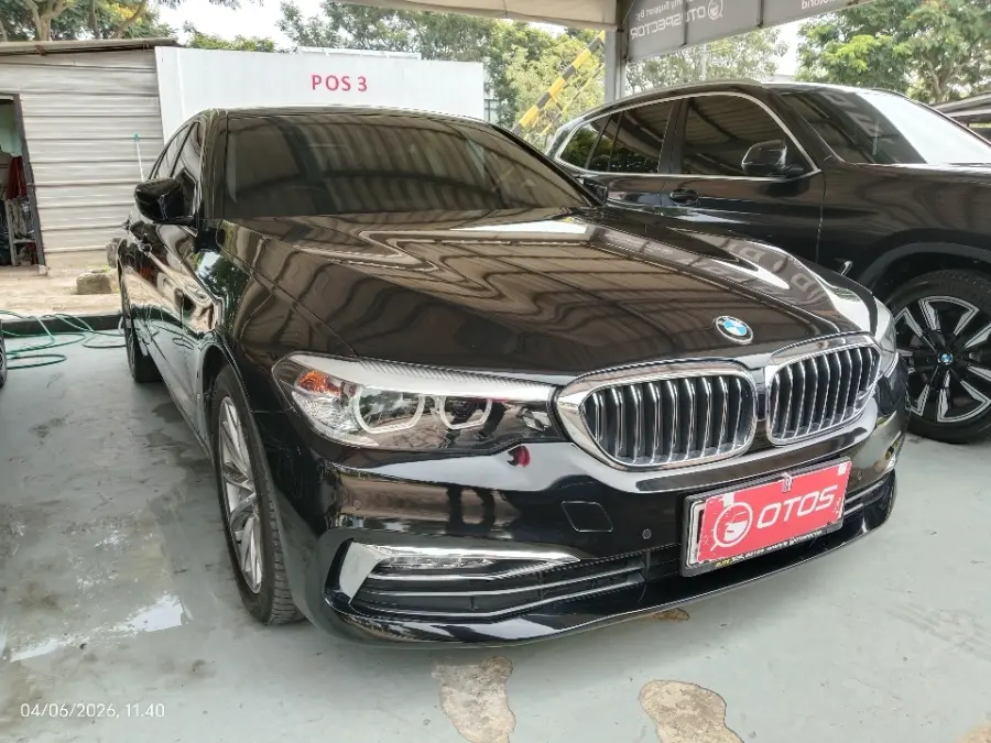 Foto Mobil Bekas Kanan Depan BMW 520i 2.0 tahun 2018