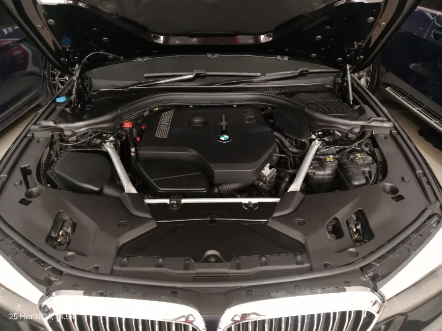 Foto Mobil Bekas Mesin BMW 520i 2.0 tahun 2018