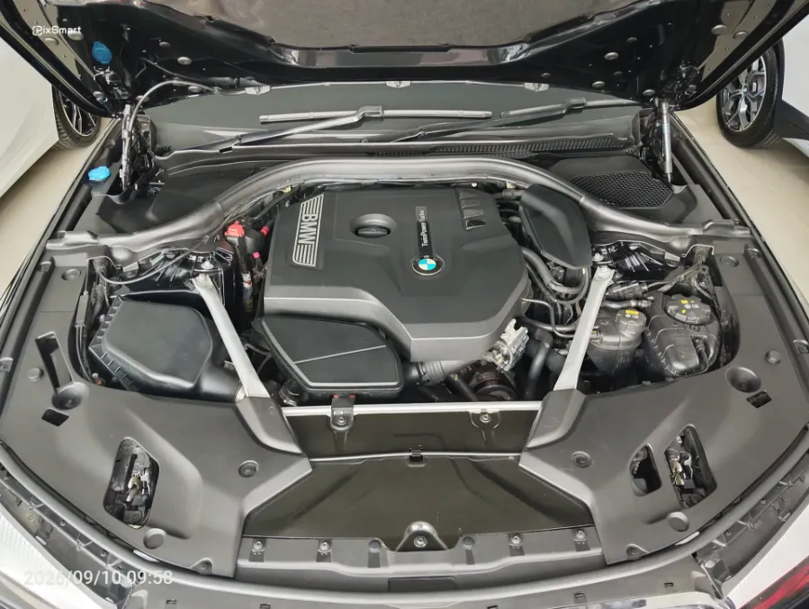 Foto Mobil Bekas Mesin BMW 520i 2.0 tahun 2018