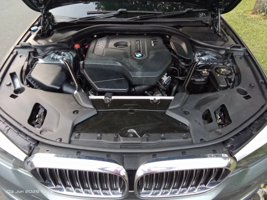 Foto Mobil Bekas Mesin BMW 520i 2.0 tahun 2018