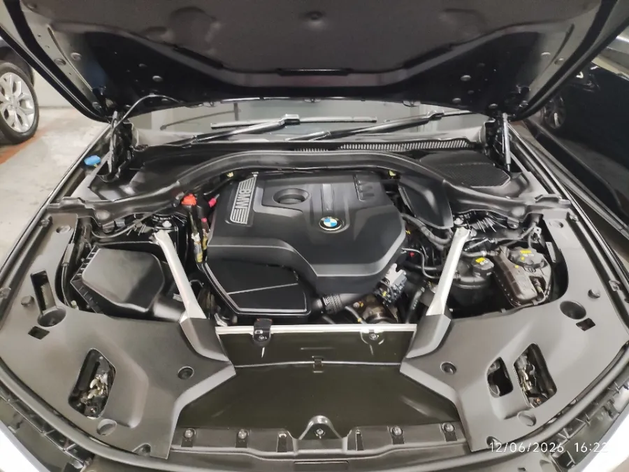 Foto Mobil Bekas Mesin BMW 520i 2.0 tahun 2018