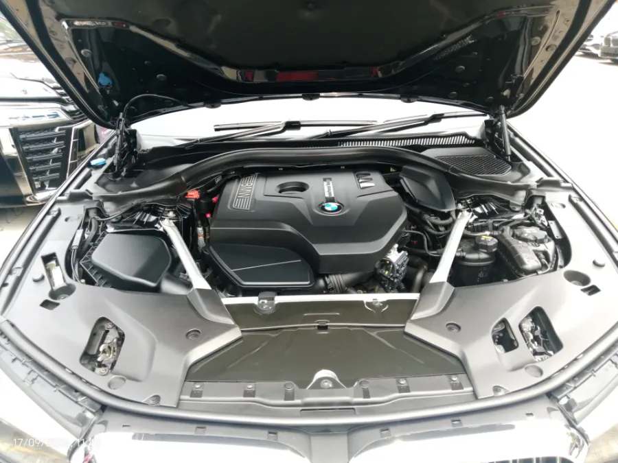 Foto Mobil Bekas Mesin BMW 520i 2.0 tahun 2018