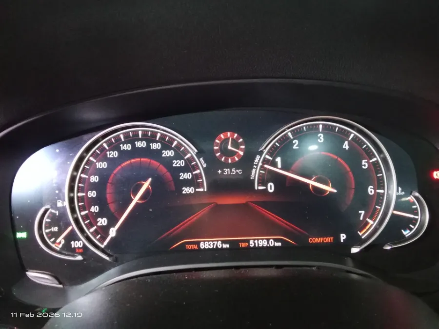 Foto Mobil Bekas Odometer BMW 520i 2.0 tahun 2018
