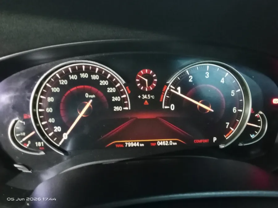 Foto Mobil Bekas Odometer BMW 520i 2.0 tahun 2018