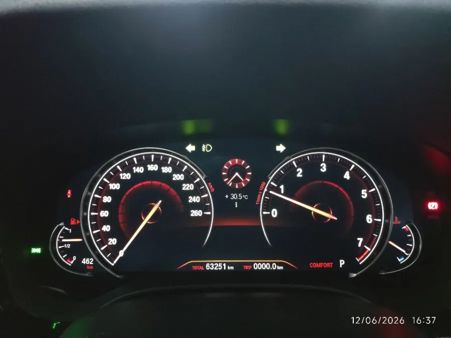 Foto Mobil Bekas Odometer BMW 520i 2.0 tahun 2018