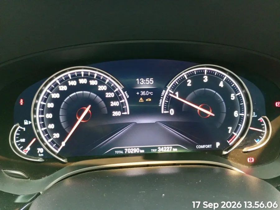 Foto Mobil Bekas Odometer BMW 520i 2.0 tahun 2018