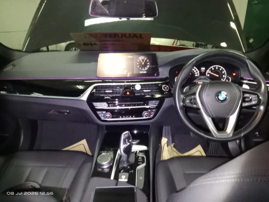 Foto Mobil Bekas Dashboard BMW 520i 2.0 tahun 2019