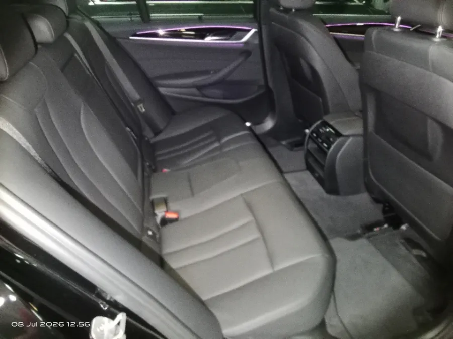 Foto Mobil Bekas Kabin Belakang BMW 520i 2.0 tahun 2019