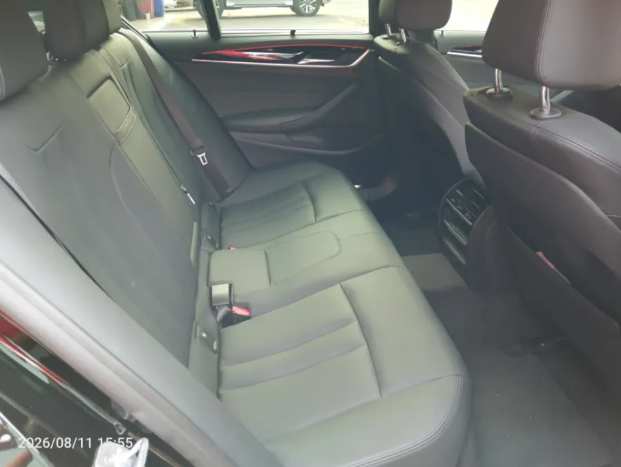 Foto Mobil Bekas Kabin Belakang BMW 520i 2.0 tahun 2019