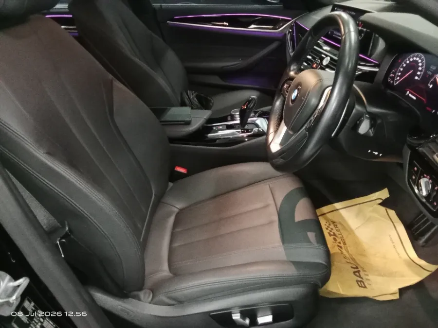 Foto Mobil Bekas Kabin Depan BMW 520i 2.0 tahun 2019
