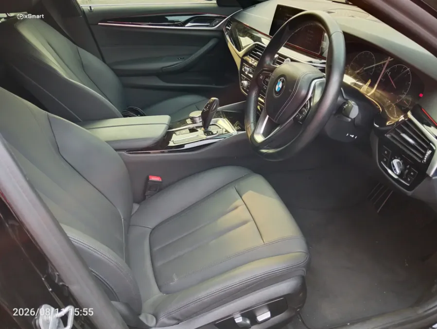 Foto Mobil Bekas Kabin Depan BMW 520i 2.0 tahun 2019