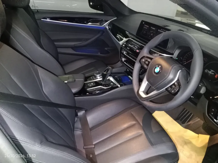 Foto Mobil Bekas Kabin Depan BMW 520i 2.0 tahun 2019