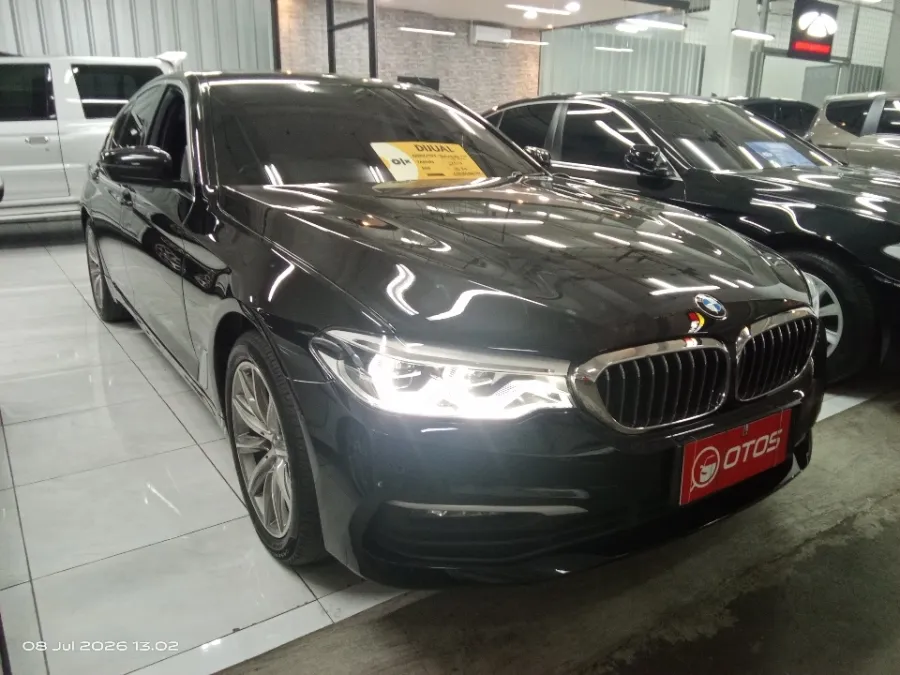 Foto Mobil Bekas Kanan Depan BMW 520i 2.0 tahun 2019