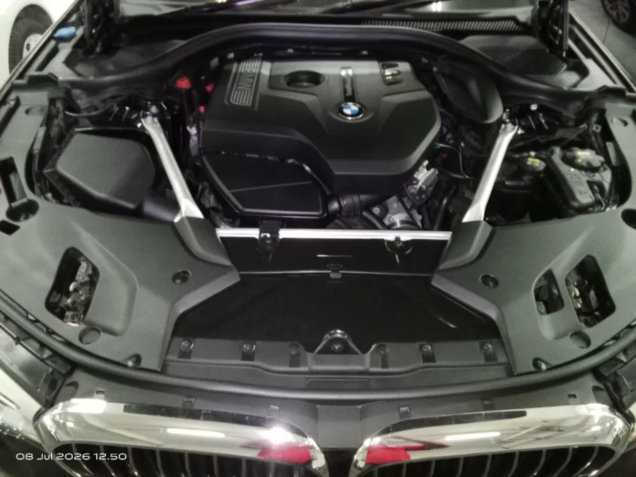 Foto Mobil Bekas Mesin BMW 520i 2.0 tahun 2019