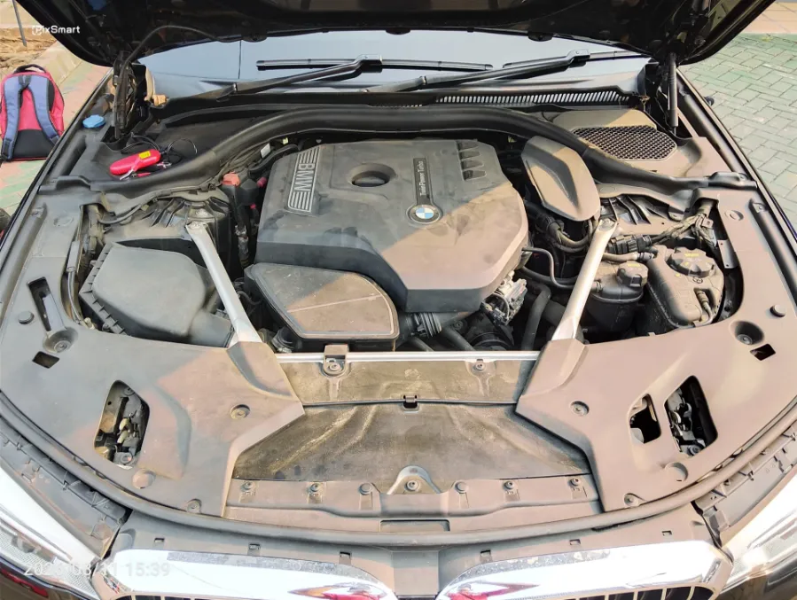Foto Mobil Bekas Mesin BMW 520i 2.0 tahun 2019