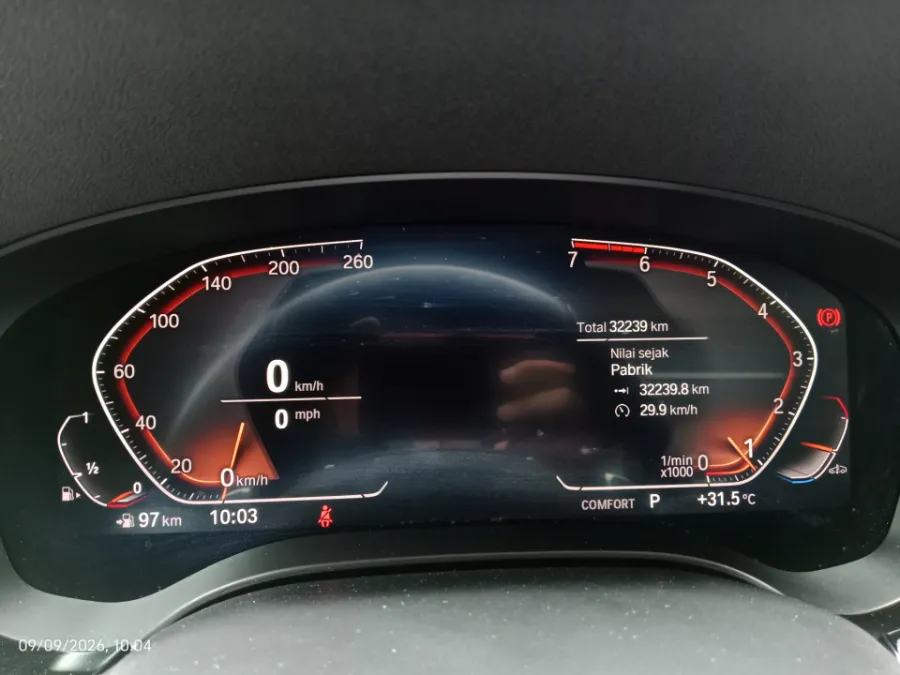 Foto Mobil Bekas Odometer BMW 520i 2.0 tahun 2020