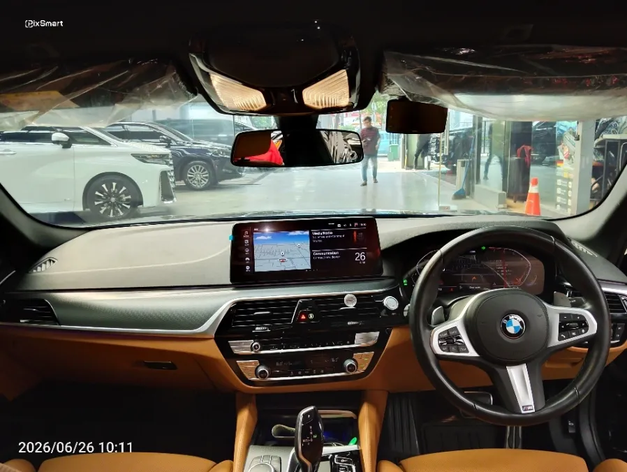 Foto Mobil Bekas Dashboard BMW 520i 2.0 tahun 2022
