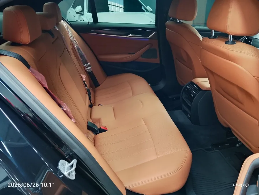 Foto Mobil Bekas Kabin Belakang BMW 520i 2.0 tahun 2022