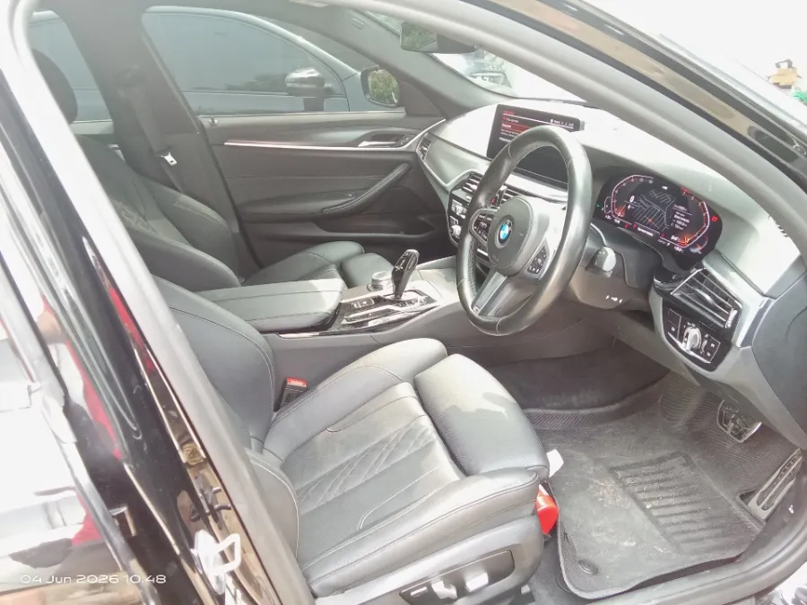 Foto Mobil Bekas Kabin Depan BMW 520i 2.0 tahun 2022