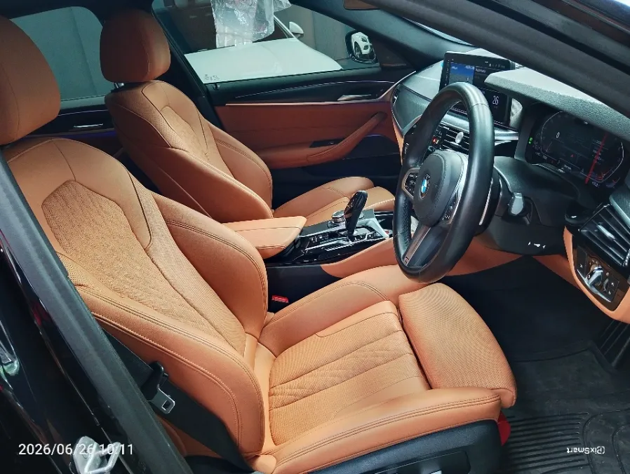 Foto Mobil Bekas Kabin Depan BMW 520i 2.0 tahun 2022