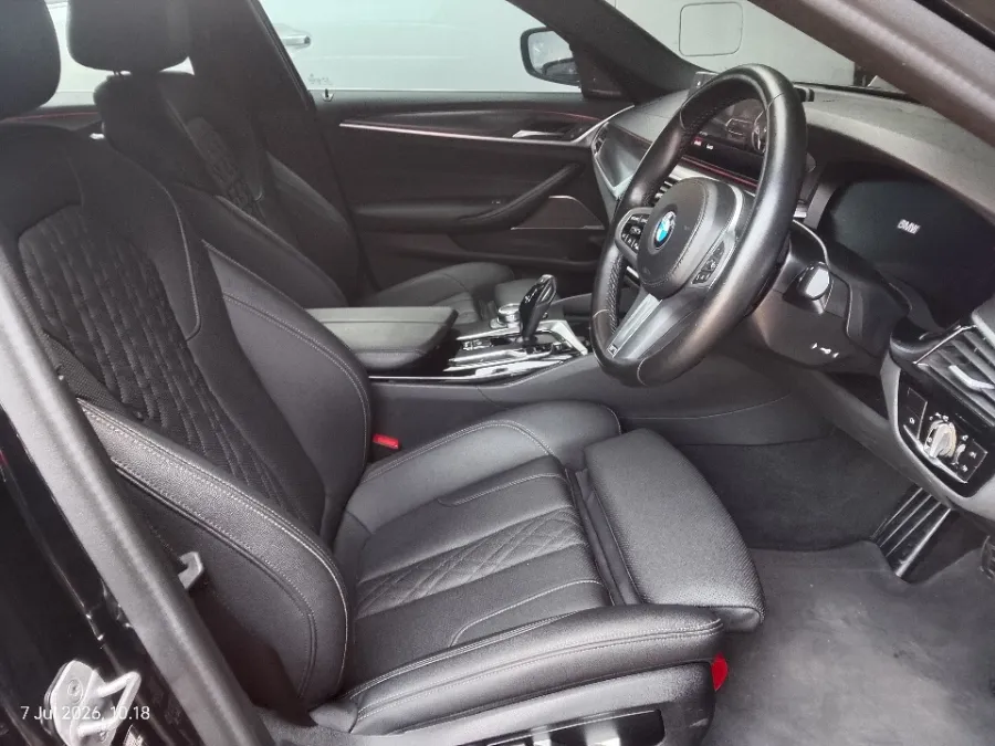 Foto Mobil Bekas Kabin Depan BMW 520i 2.0 tahun 2022