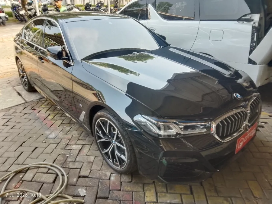 Foto Mobil Bekas Kanan Depan BMW 520i 2.0 tahun 2022