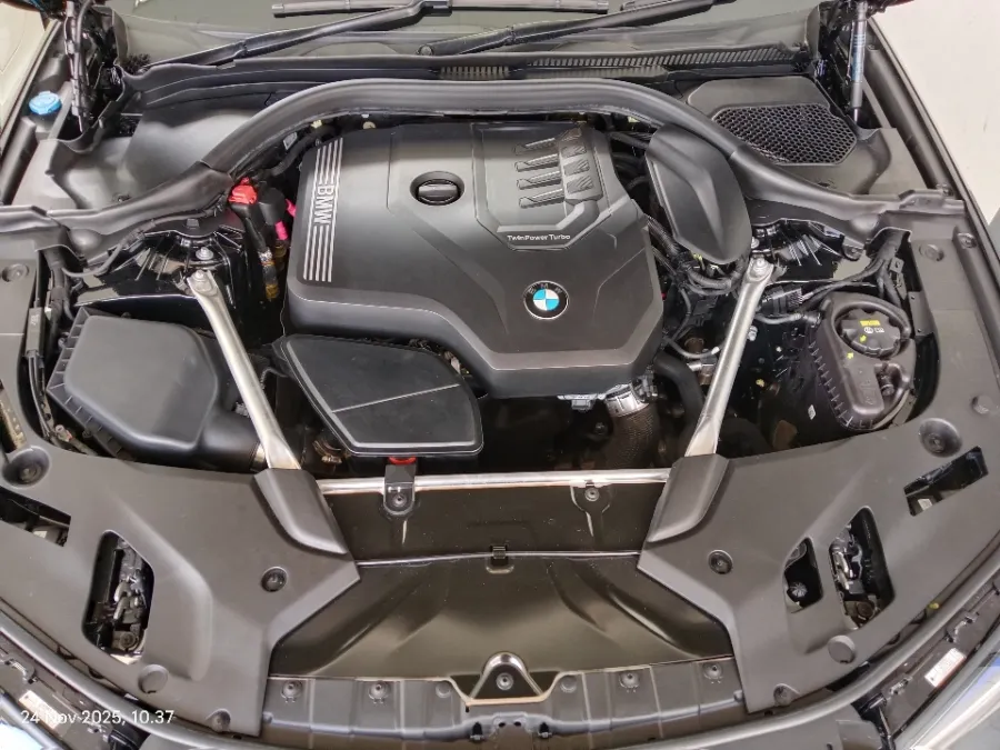 Foto Mobil Bekas Mesin BMW 520i 2.0 tahun 2022