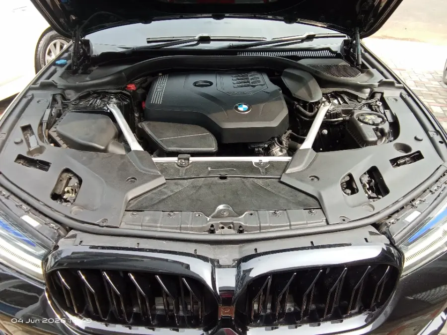 Foto Mobil Bekas Mesin BMW 520i 2.0 tahun 2022