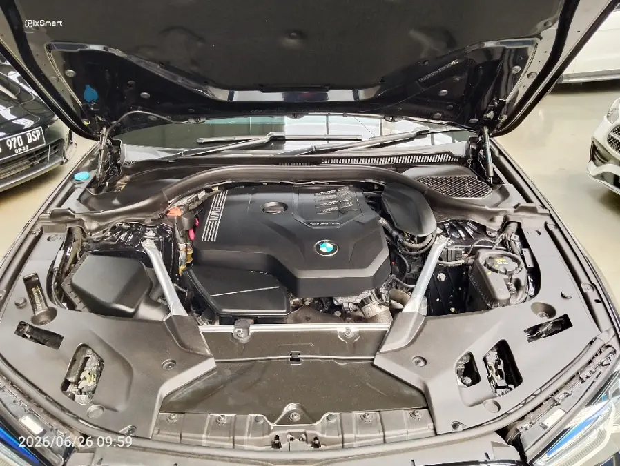 Foto Mobil Bekas Mesin BMW 520i 2.0 tahun 2022