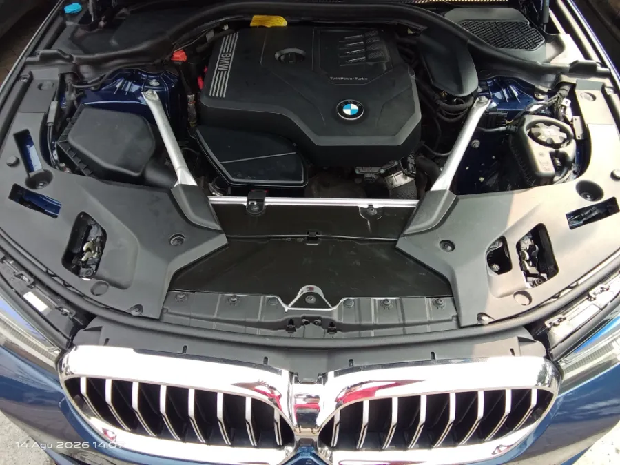 Foto Mobil Bekas Mesin BMW 520i 2.0 tahun 2022