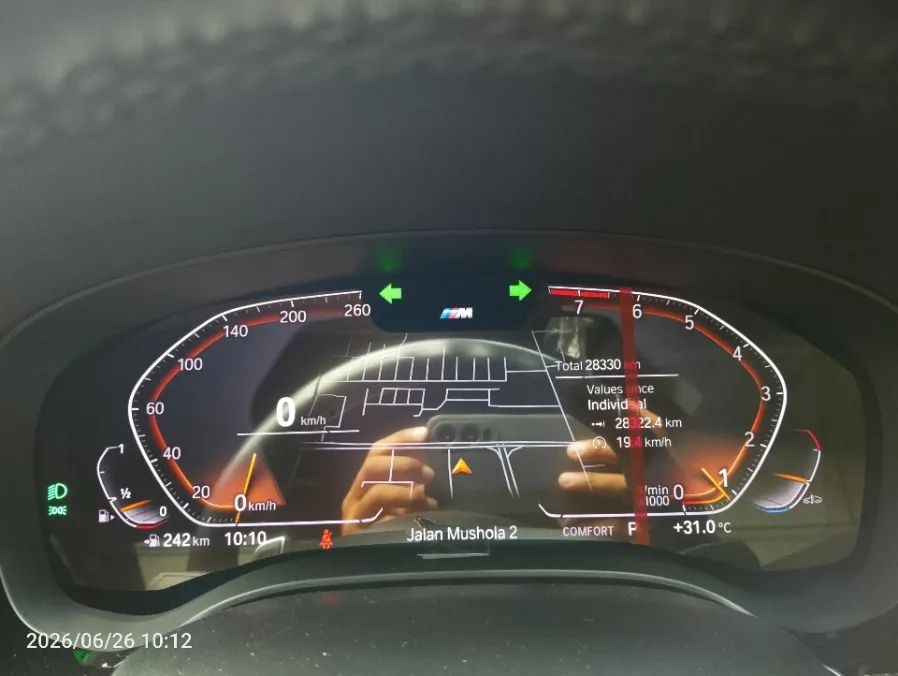 Foto Mobil Bekas Odometer BMW 520i 2.0 tahun 2022