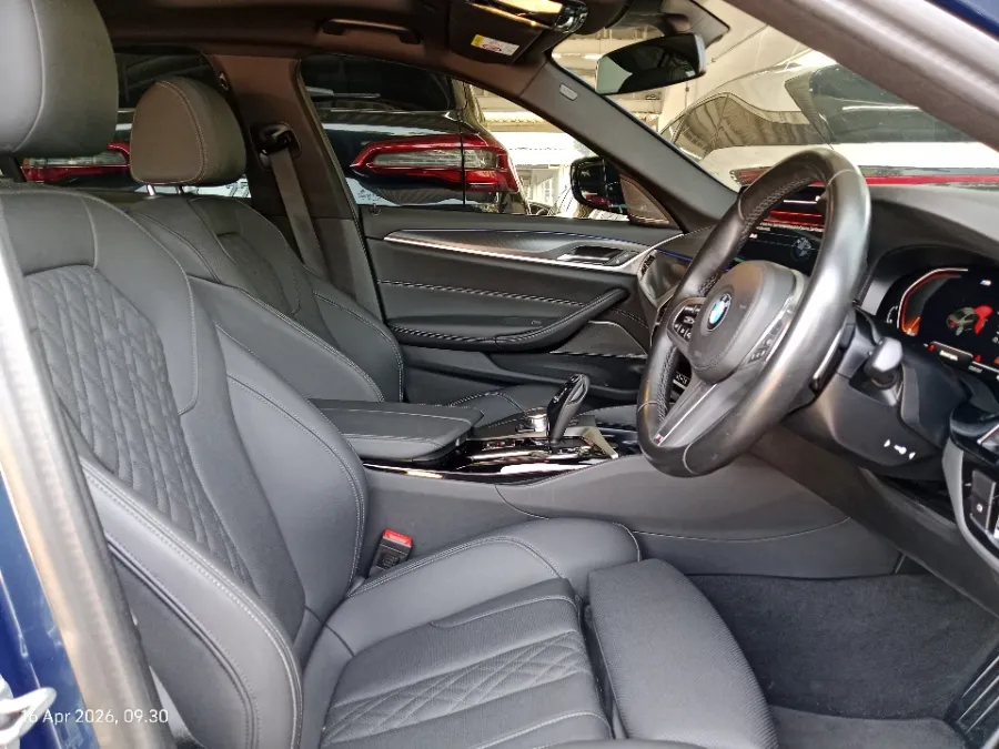 Foto Mobil Bekas Kabin Depan BMW 520i 2.0 tahun 2023