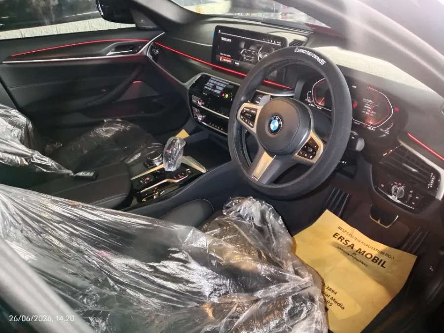 Foto Mobil Bekas Kabin Depan BMW 520i 2.0 tahun 2023
