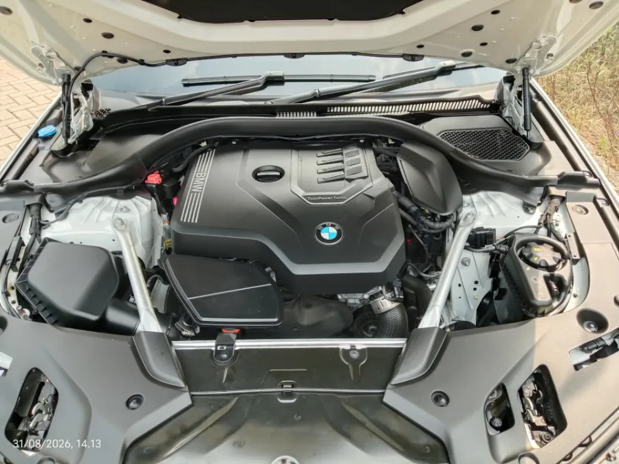 Foto Mobil Bekas Mesin BMW 520i 2.0 tahun 2023