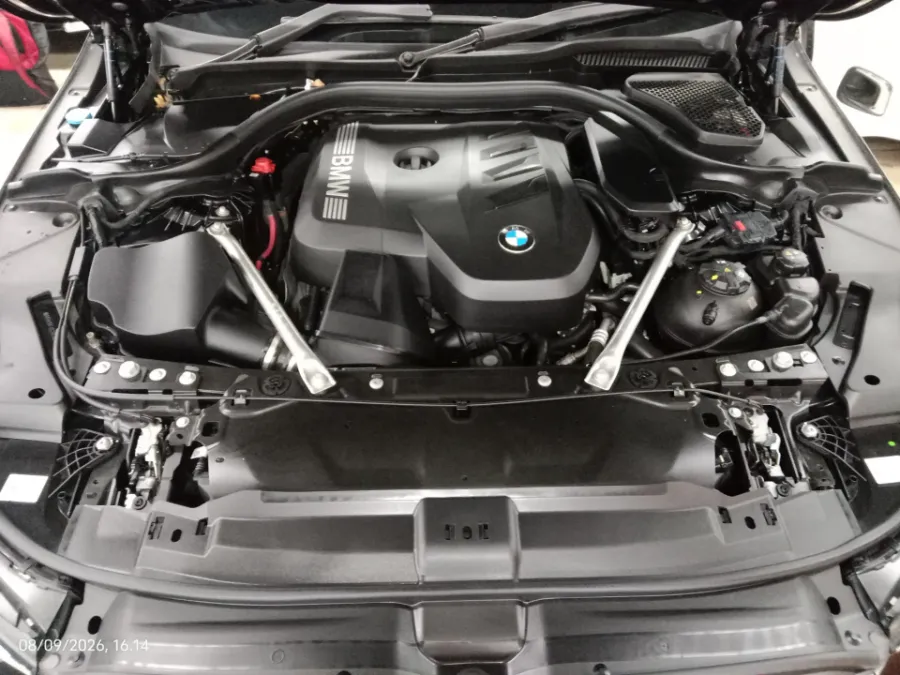 Foto Mobil Bekas Mesin BMW 520i 2.0 tahun 2024