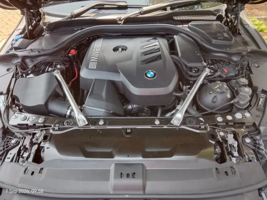 Foto Mobil Bekas Mesin BMW 520i 2.0 tahun 2025