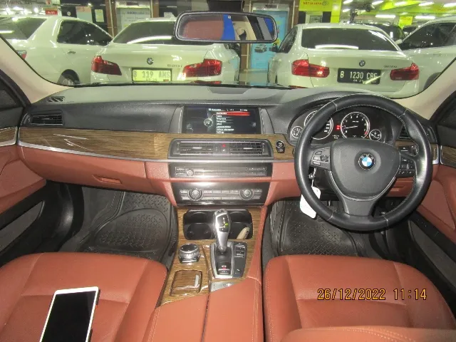 Foto Mobil Bekas Dashboard BMW 520i 2.0 F10 Facelift tahun 2014