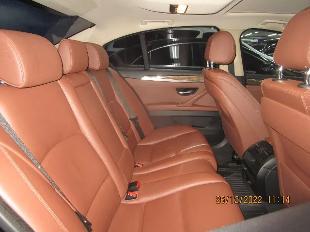 Foto Mobil Bekas Kabin Belakang BMW 520i 2.0 F10 Facelift tahun 2014