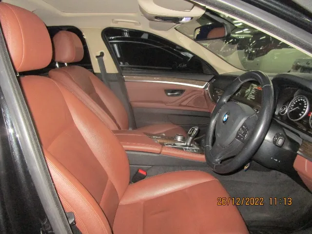 Foto Mobil Bekas Kabin Depan BMW 520i 2.0 F10 Facelift tahun 2014