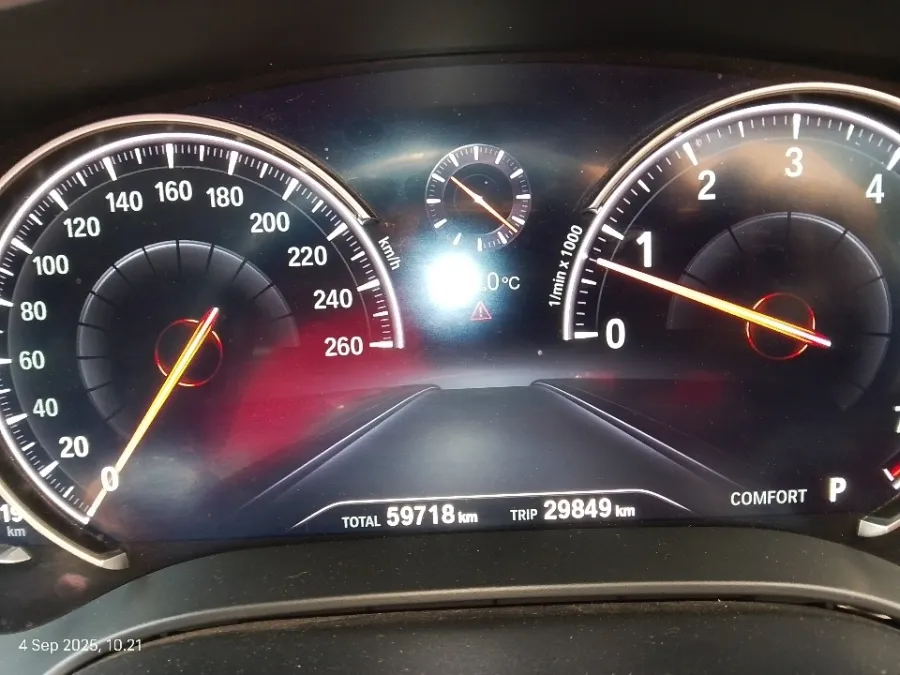 Foto Mobil Bekas Odometer BMW 520i 2.0 Luxury tahun 2018